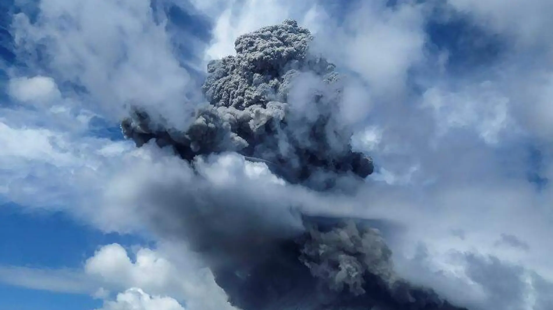 erupcion-volcan-Sinabung