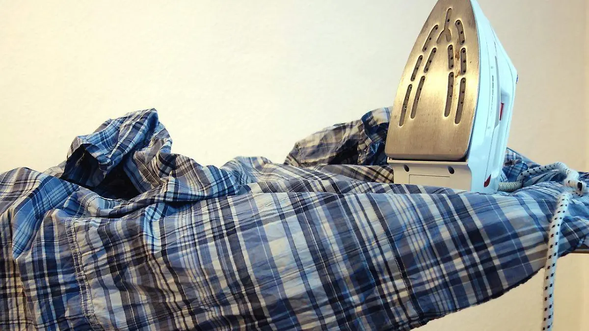 Planchar una camisa
