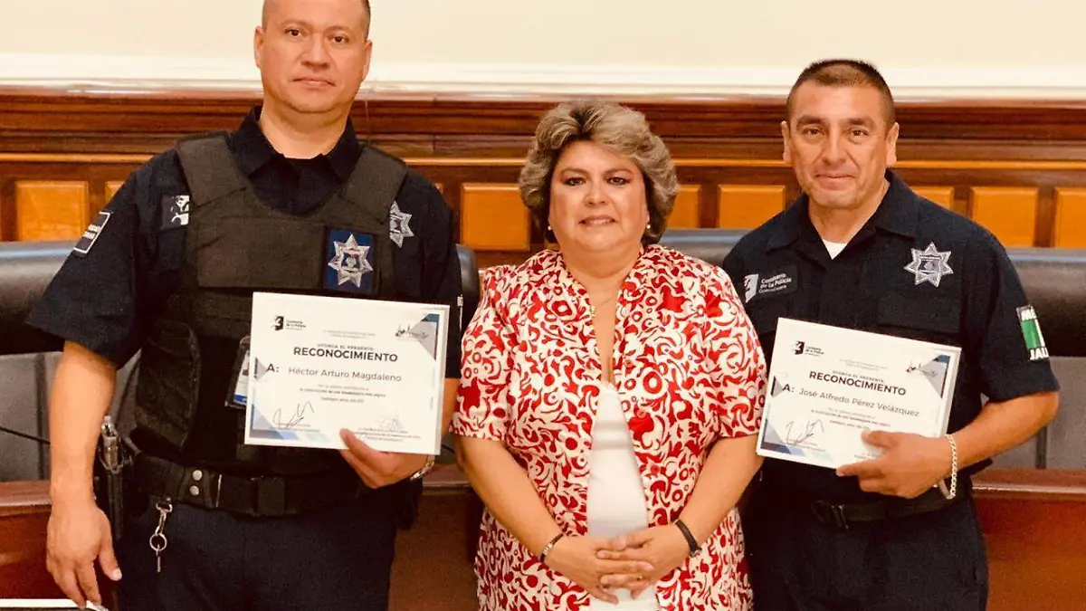 Reconocimiento a policías