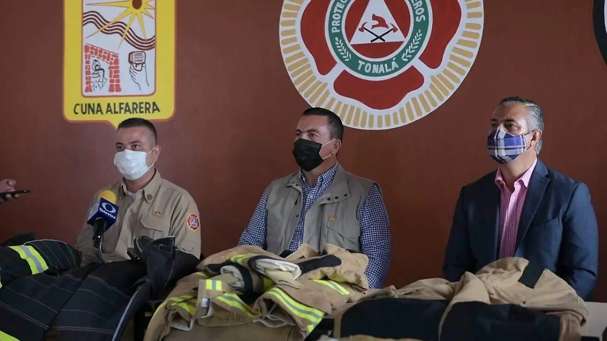 Uniformes de baja calidad son los que tienen elementos de Protección Civil y Bomberos de Tonalá