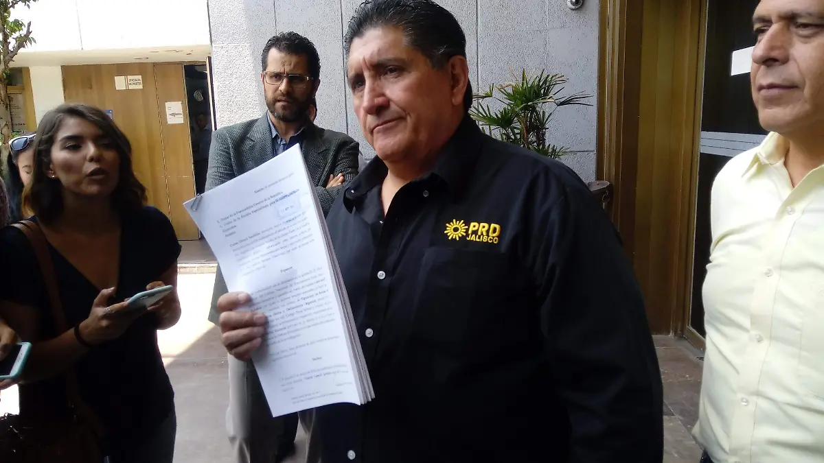 Carlos Orozco Santillan (2)