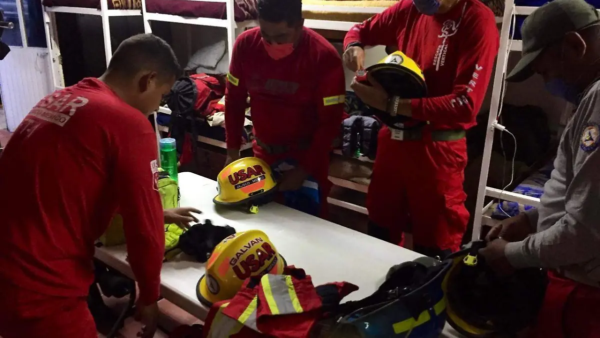Grupo USAR en camino a Colima