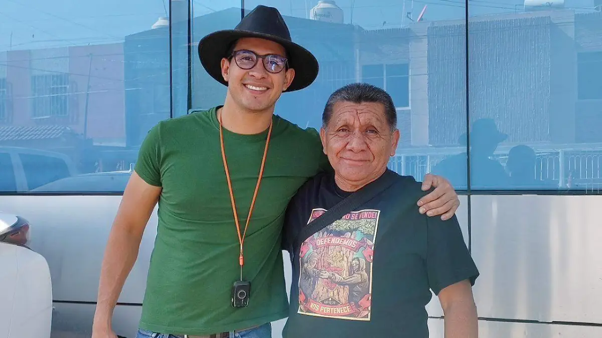 Javier Armenta con vecino de Huentitán