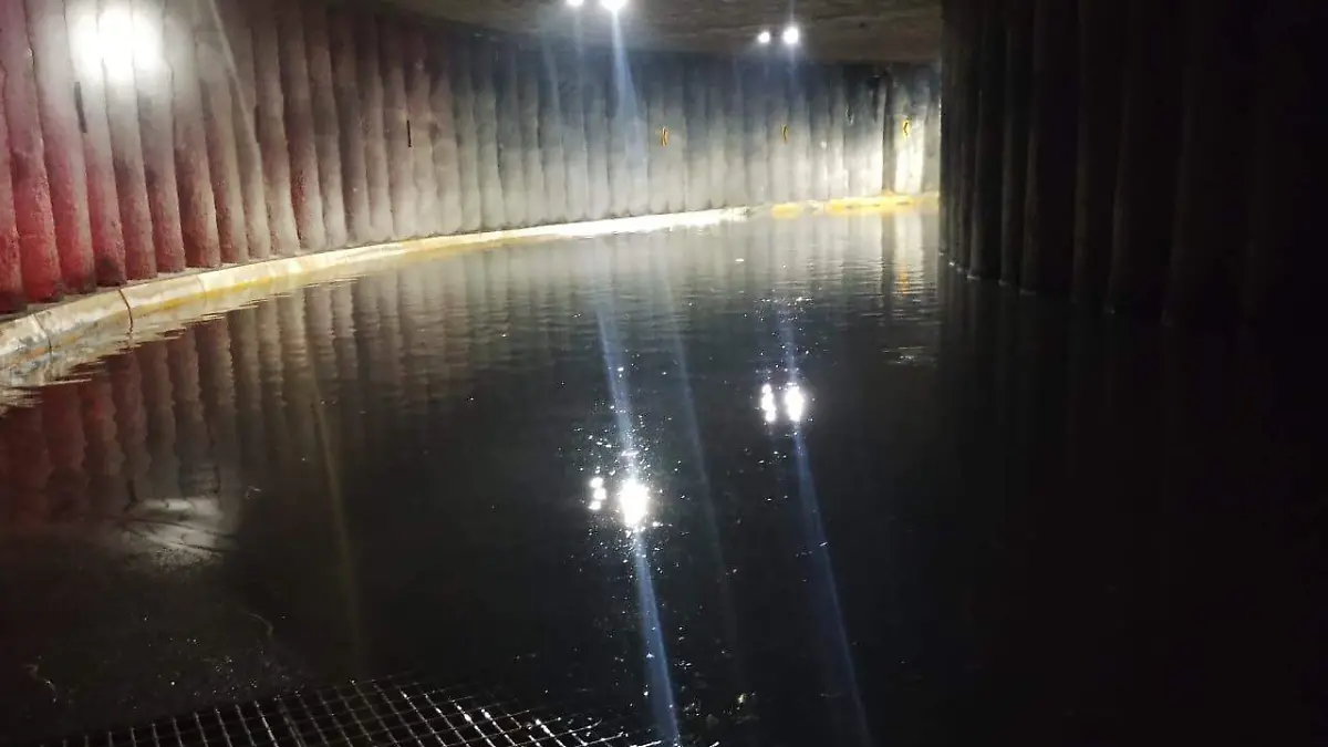 Paso a desnivel de Periférico inundado