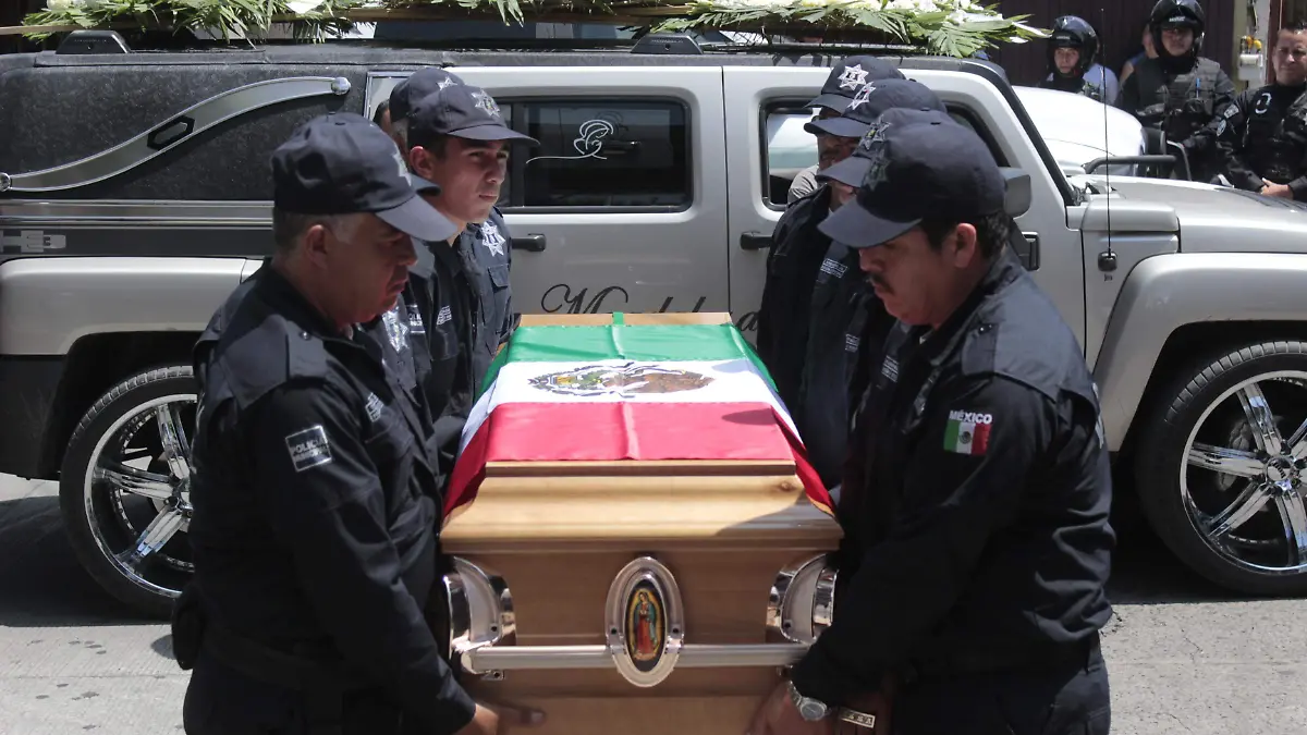 HOMENAJE A POLI CAÍDO (8)