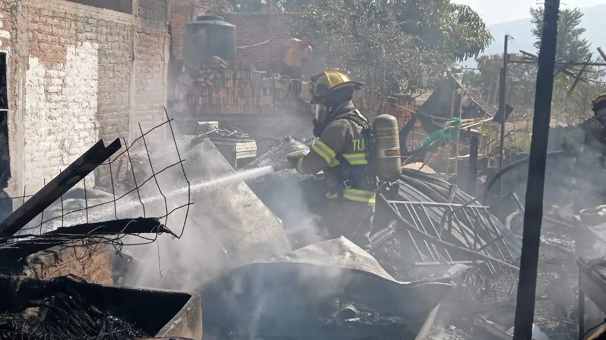Fuego consume una vivienda en Tlajomulco