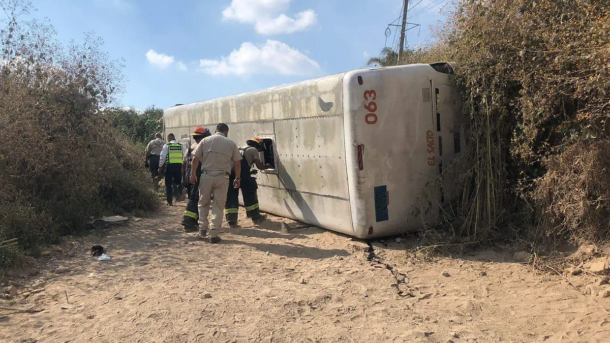 Volcadura transporte público