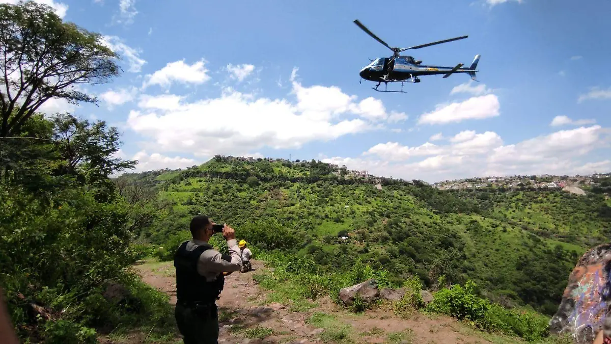 Rescatan a una mujer que cayó a la Barranca de Huentitán