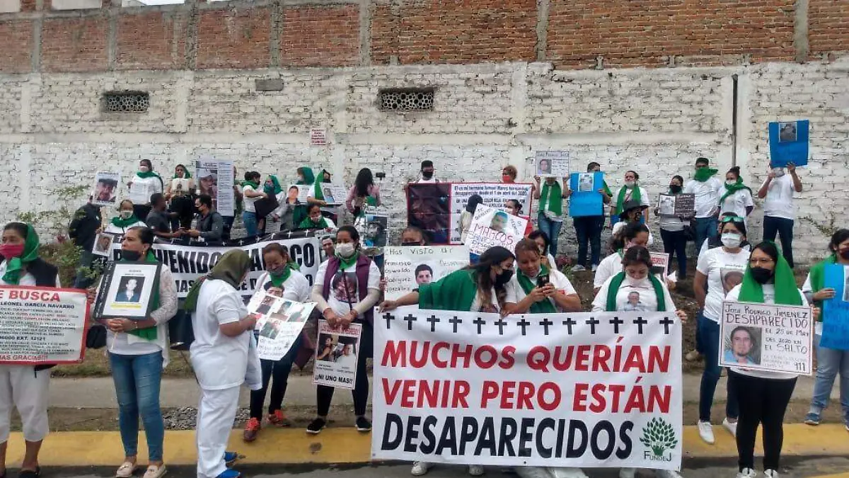 Familiares de desaparecidos exigen a AMLO su localización