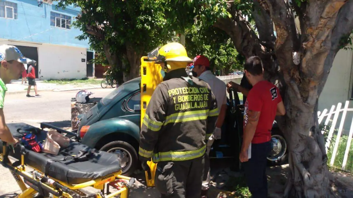 Vocho derriba cancel