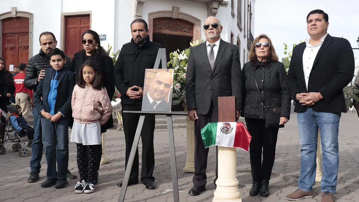 Homenaje a piloto en Ameca