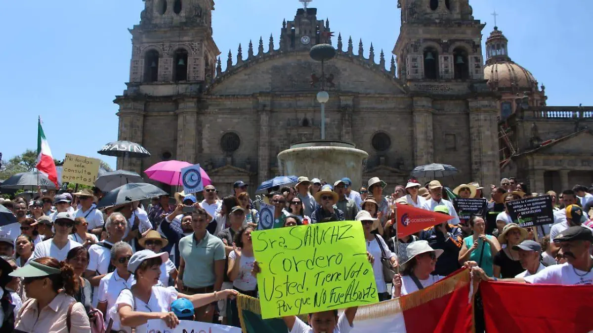 Manifestación contra AMLO