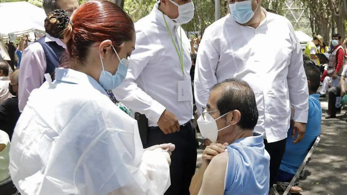Vacunación de adultos mayores Parque Agua Azul
