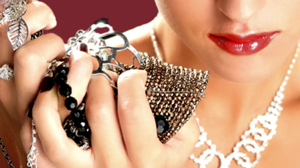 muchas joyas