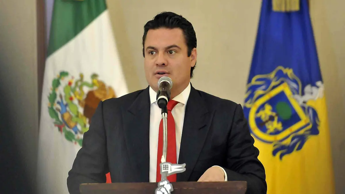 gobernador-atiende-a-medios.jpg-4