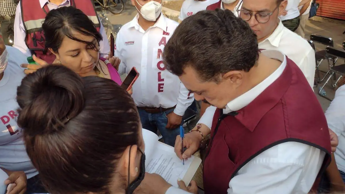 Carlos Lomelí con dirigentes y comerciantes de varios mercados y tianguis