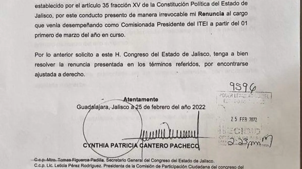 Escrito renuncia Cynthia Cantero