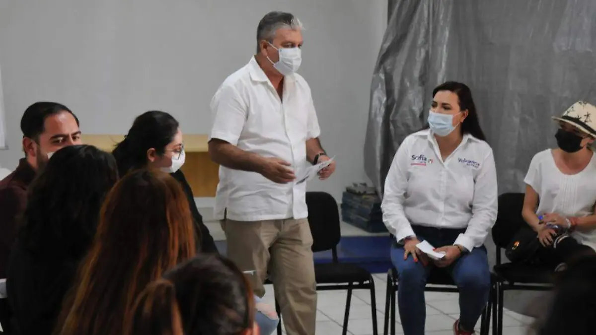 Sofía Mosqueda se reunió con comerciantes de Medrano
