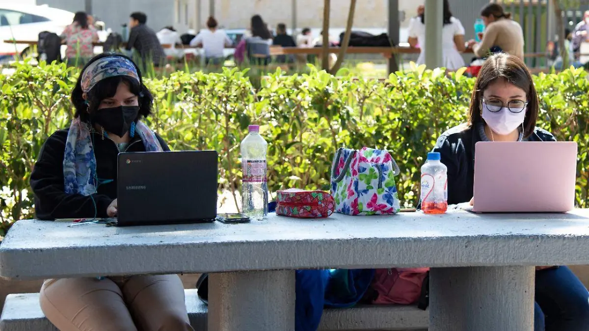 Regreso a clases estudiantes de la UdeG