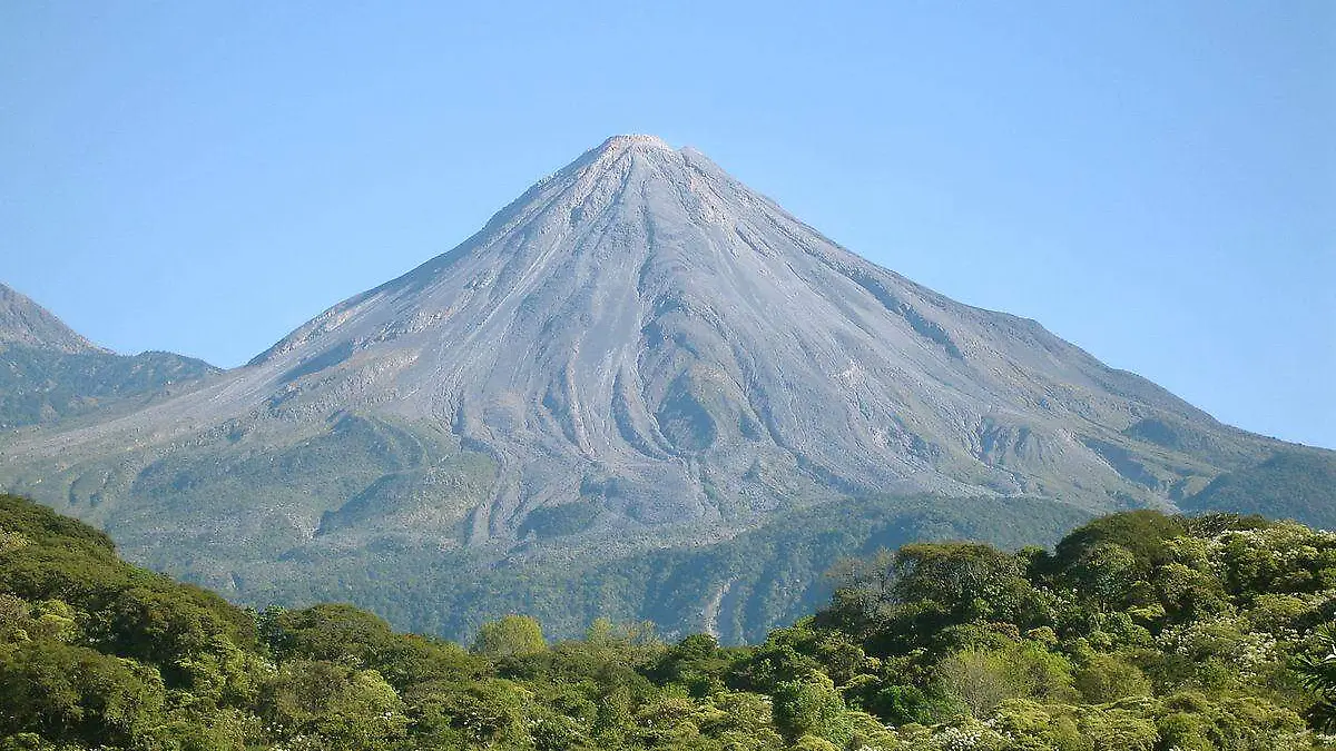 1200px-Volcan_de_Colima_2