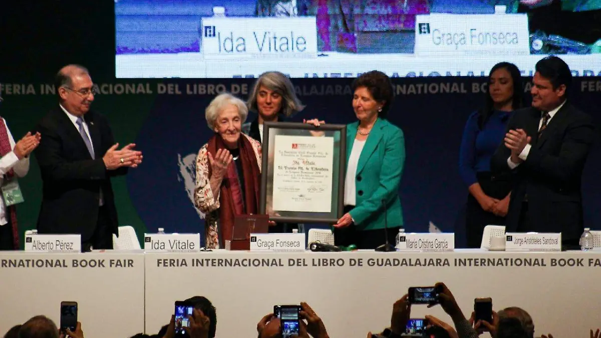 Premio a Ida Vitale 