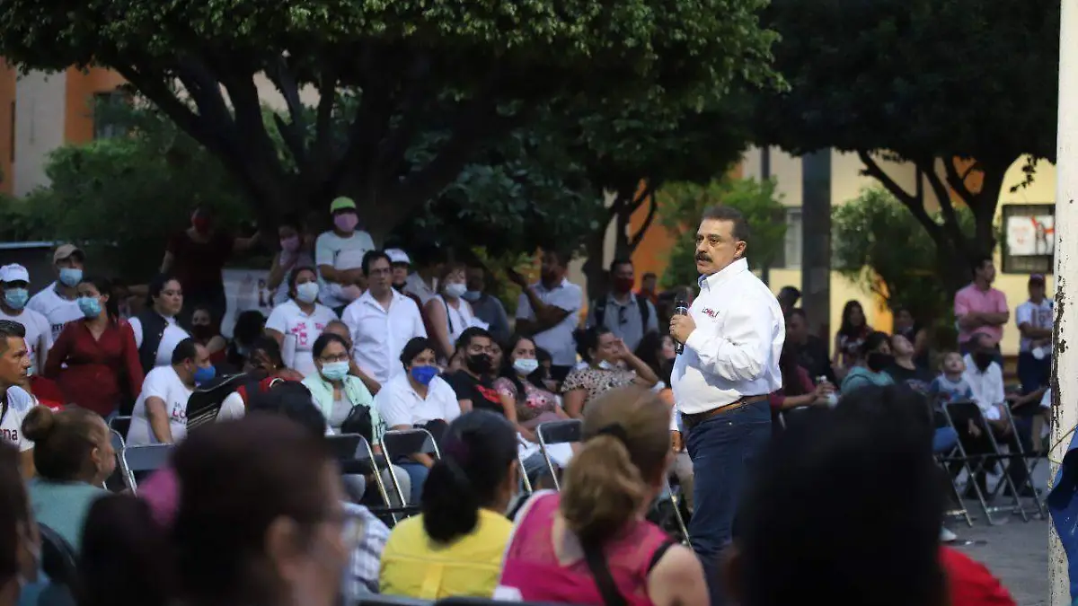 Carlos Lomelí Bolaños