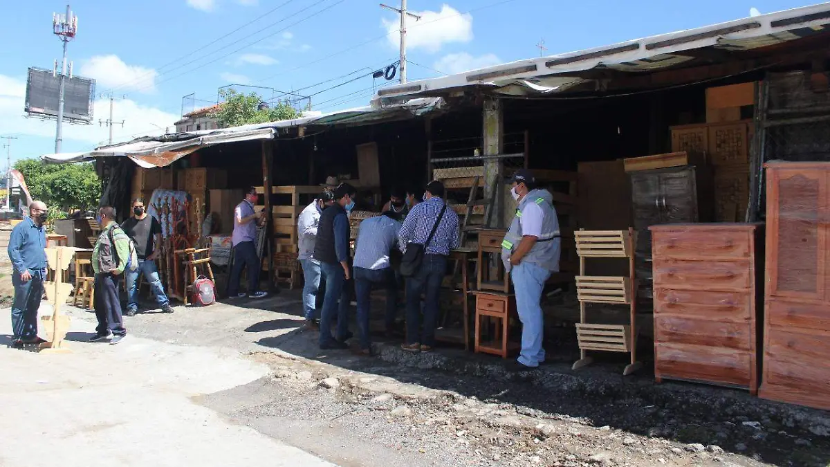 Familias purépechas elaboración muebles de madera