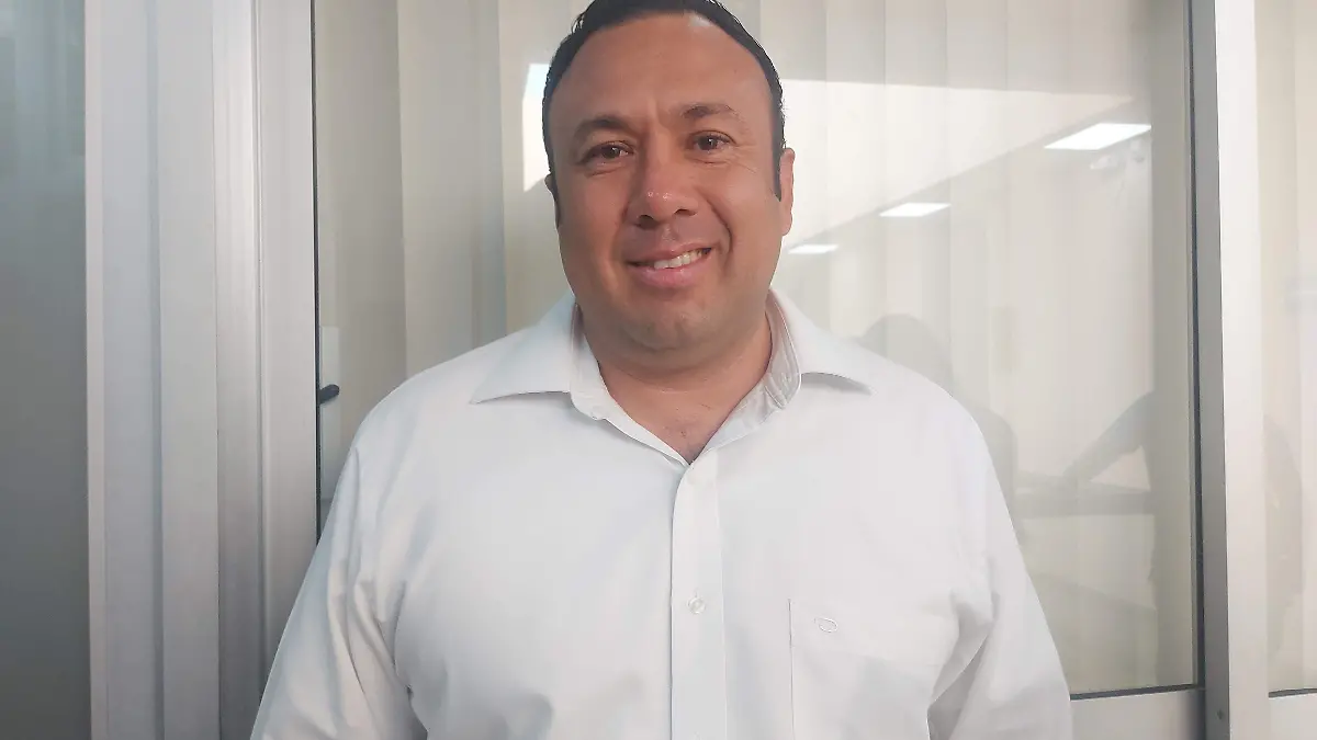 Dipputado Luis Zamora