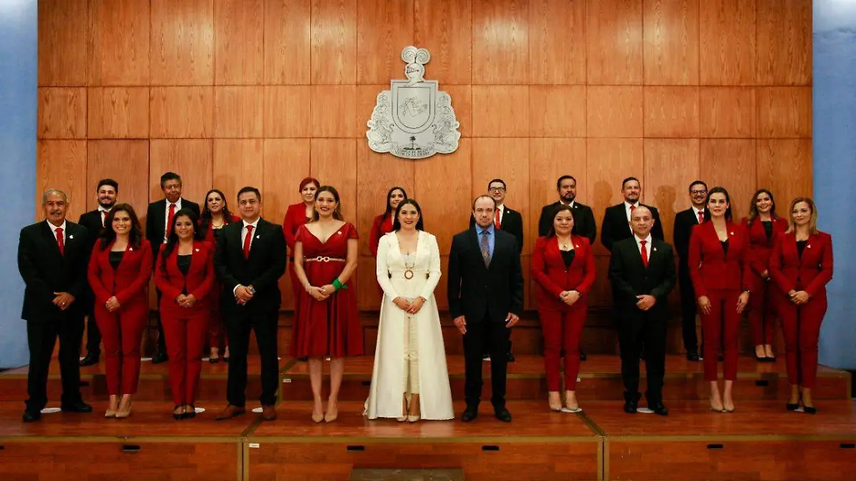 Indira Vizcaíno y su gabinete