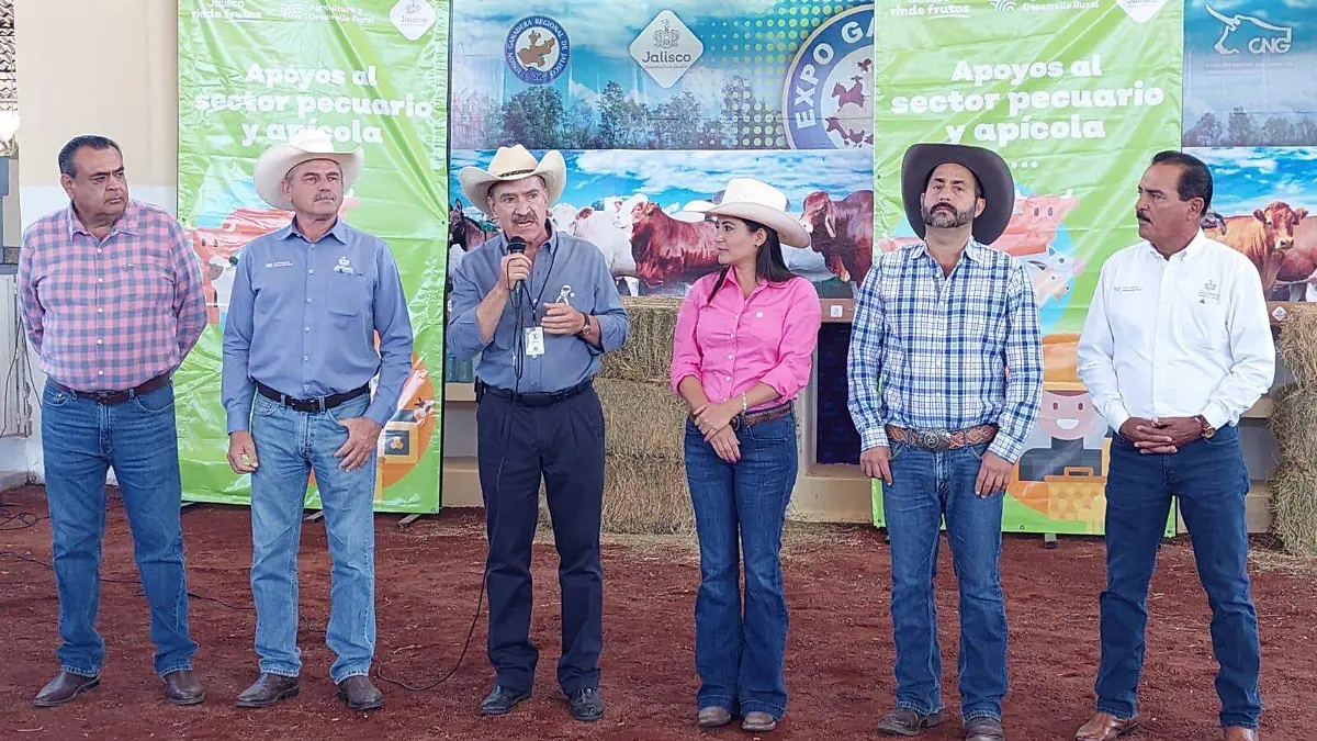 Entrega de apoyos Expo Ganadera
