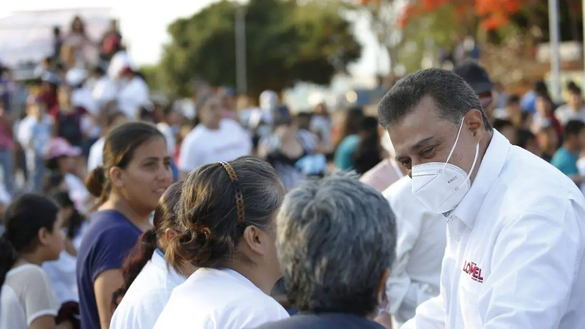 Dr Carlos Lomelí Bolaños