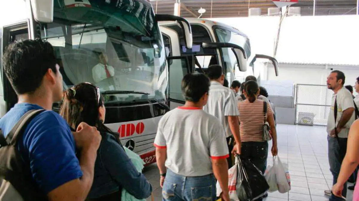 Pasajeros autobús foráneo