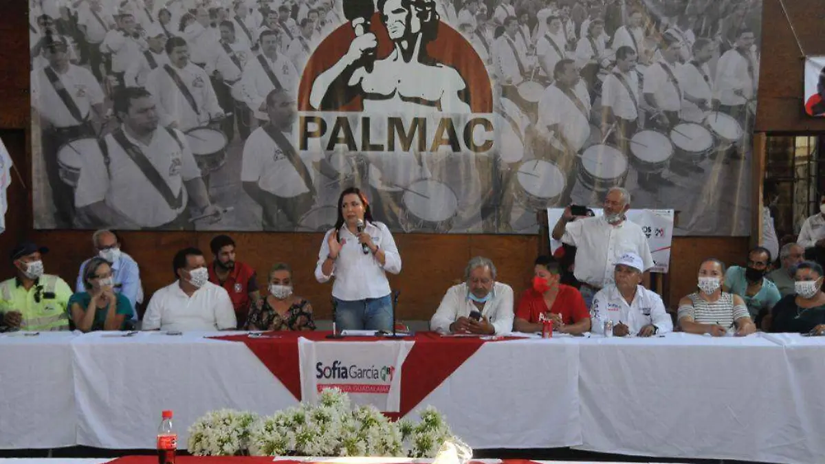 Sofía Mosqueda se reune con miembros de la asociación civil Presidente Adolfo López Mateos