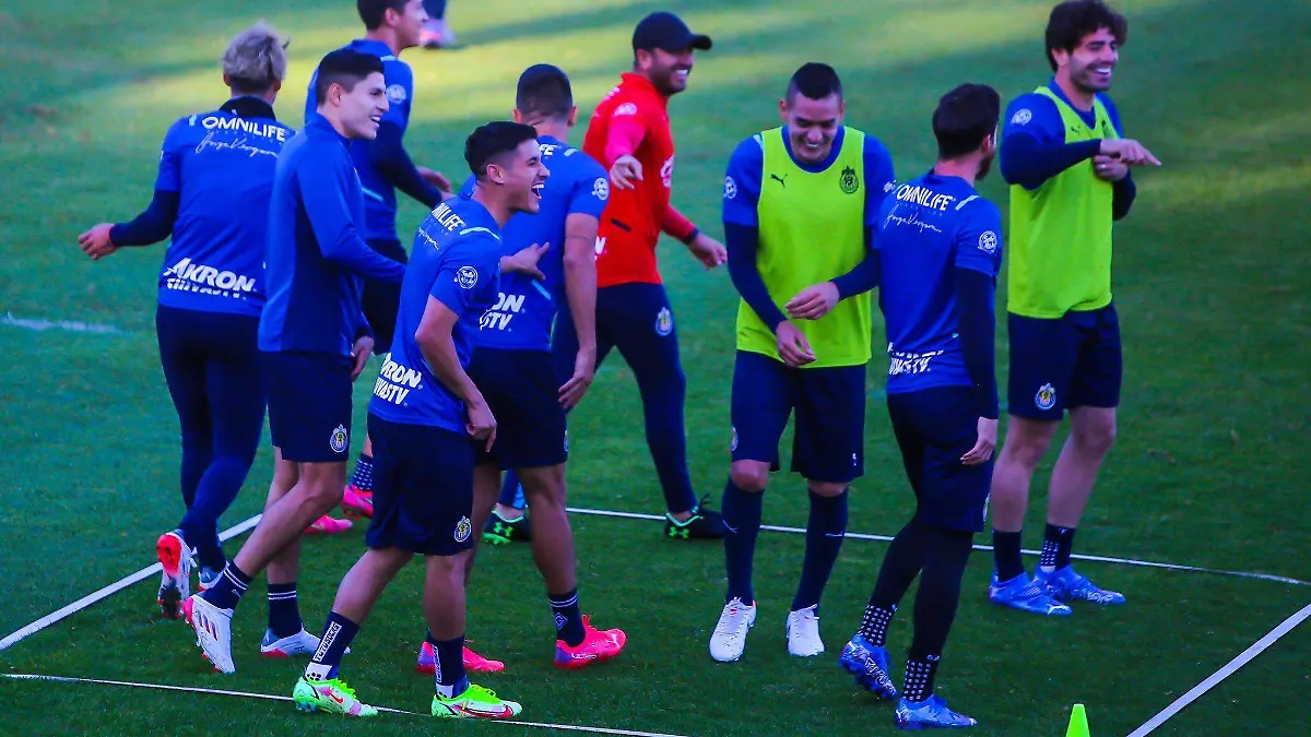 Chivas se prepara para enfrentarse a Tigres