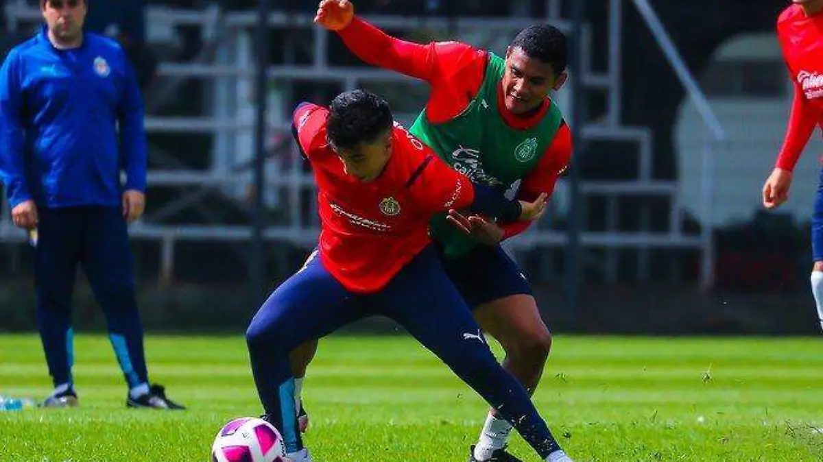 Entrenamiento de los jugadores de Chivas