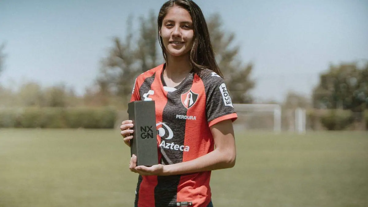 Alison González