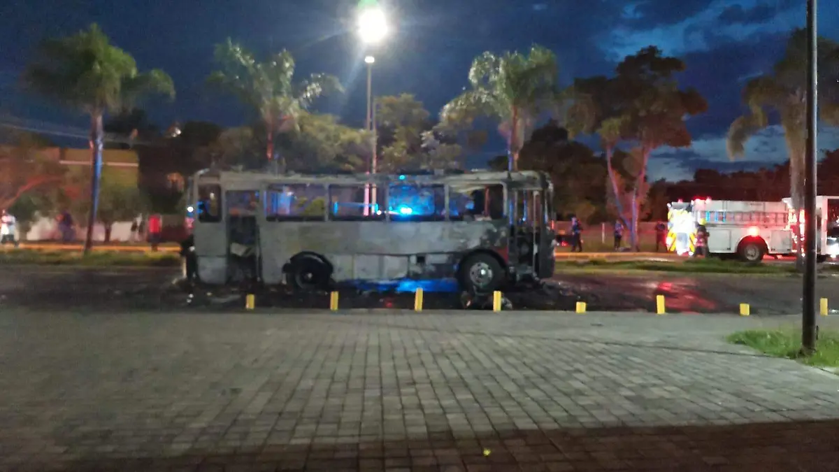 incendio-camión-jalisco-Isaura