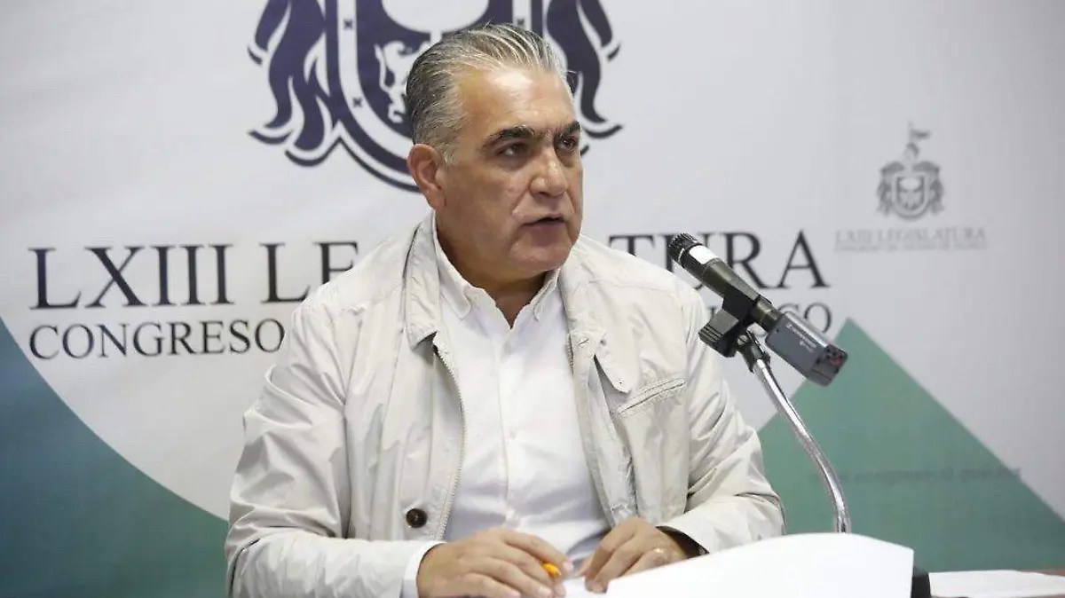 coordinador del PRI en el congreso local, Hugo Contreras Zepeda
