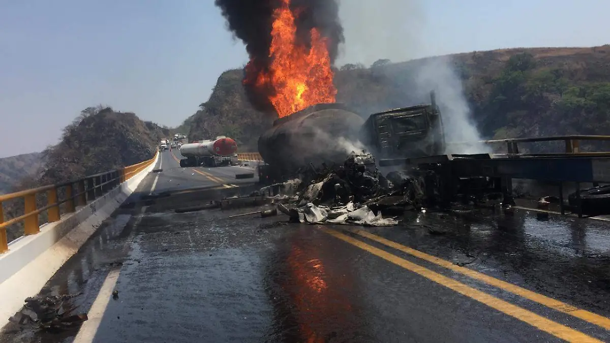 automotor incendiado