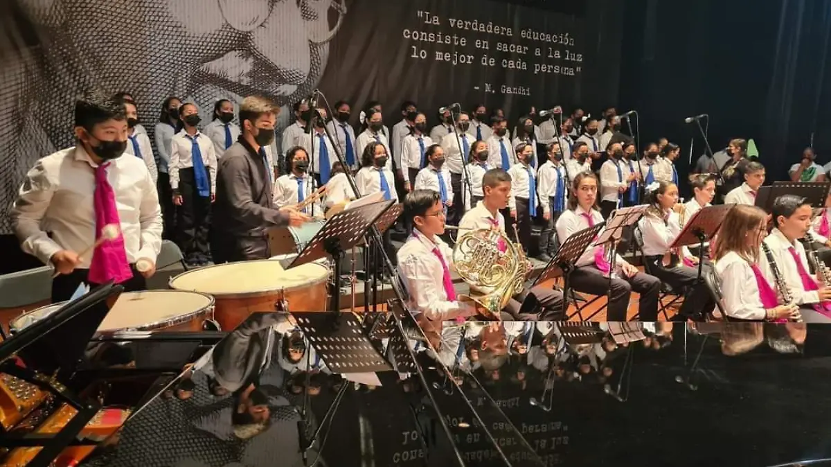 Orquesta Filarmónica y Coro Gandhi
