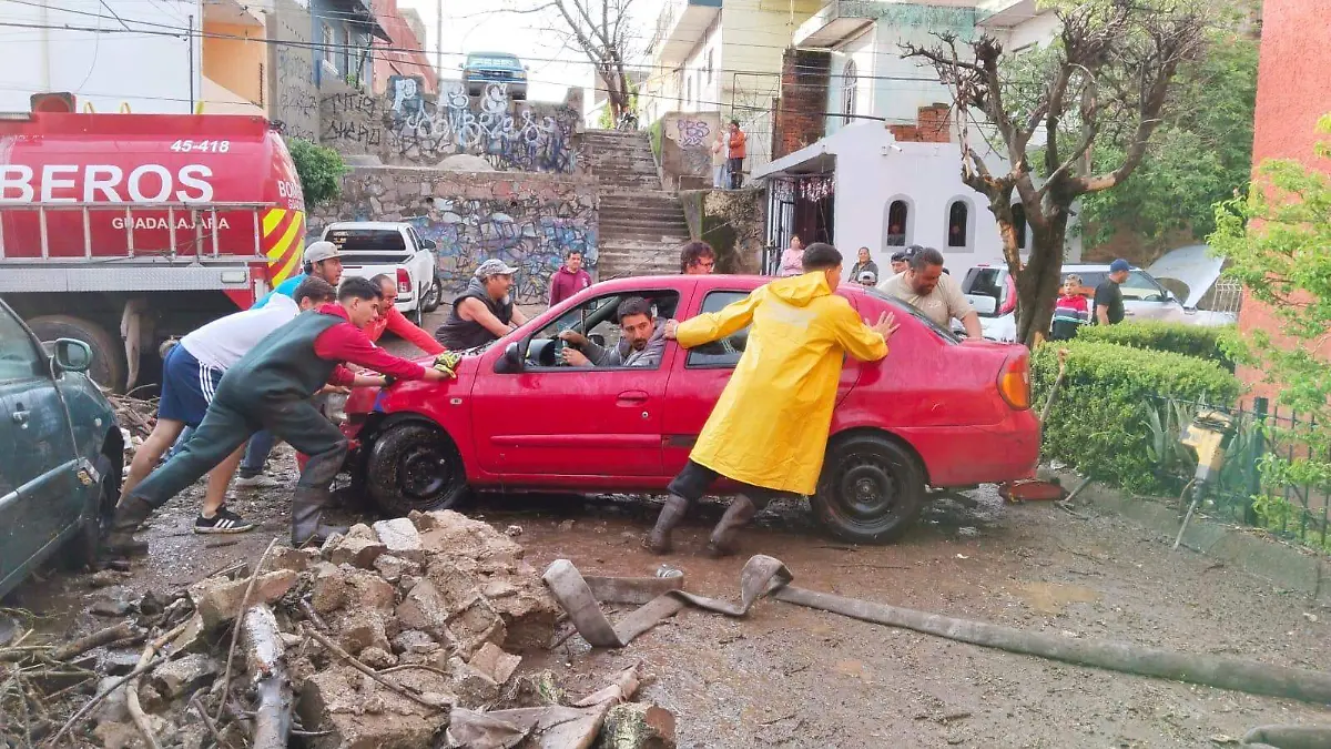 Casas inundadas en colonia Gómez Farías