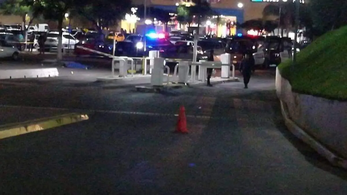 Asesinado en estacionamiento de plaza