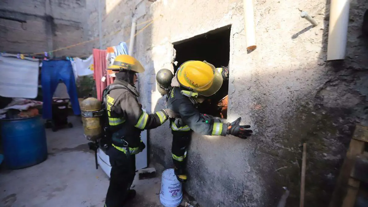 Muere una persona en situación de calle durante un incendio
