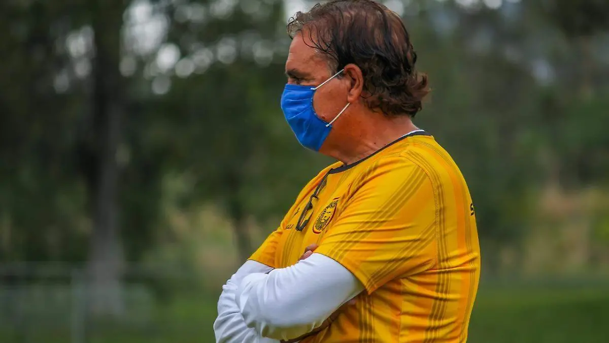 jorge dávalos - Leones Negros