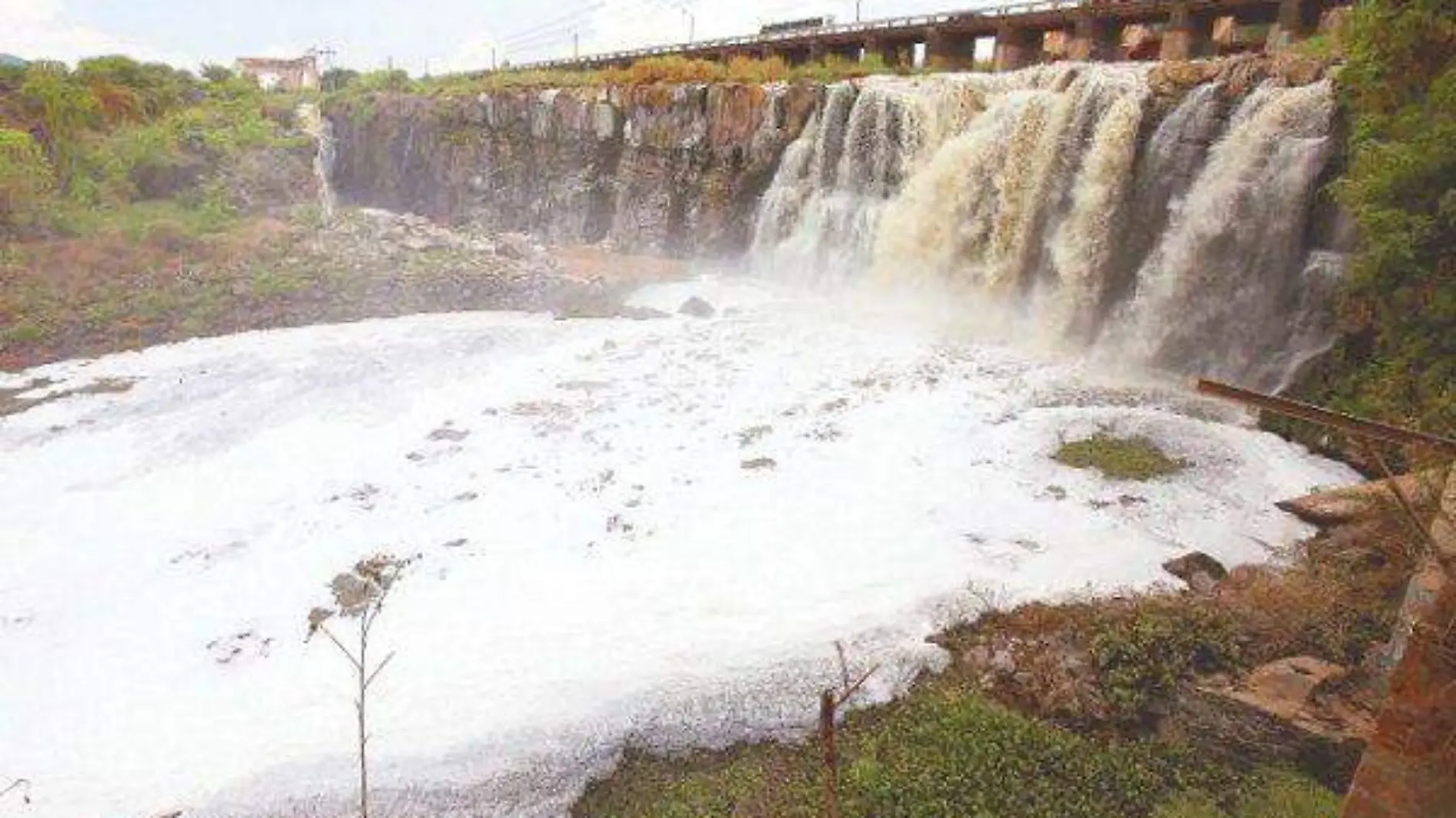 noticia-la-historia-detras-del-tour-al-rio-mas-toxico-de-mexico-600x372