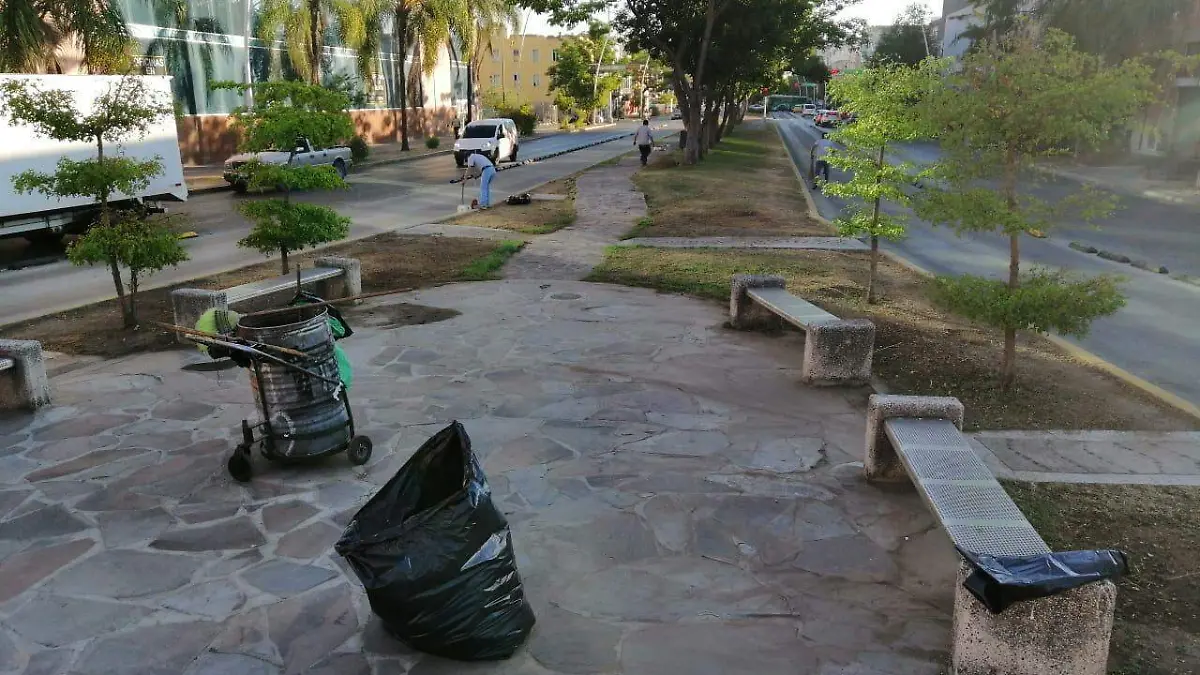 Limpian monumento