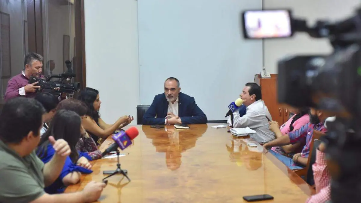 Salvador_Caro_criticas