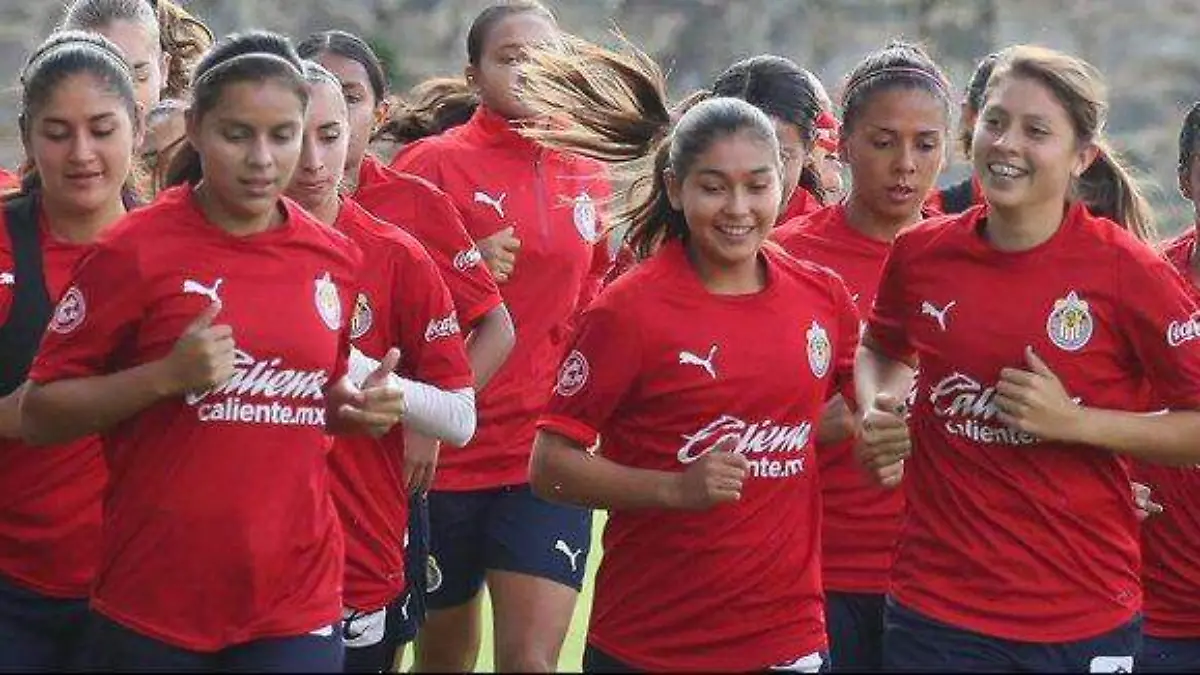 Nicole Pérez de Chivas Femenil