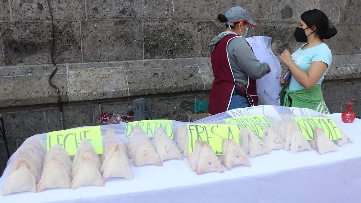 Tradicional venta de empanadas (2)