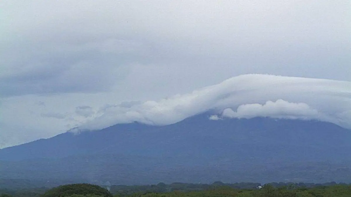 ovni-altocúmulo lenticular-colima